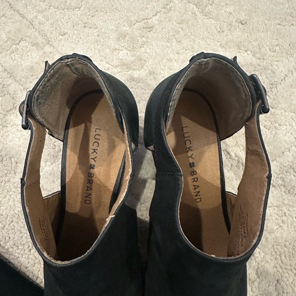 Black shoe with ankle strap and open toe - Picture 7 of 10